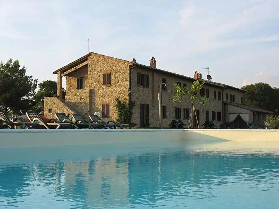 Immagine 1 di Casa colonica in vendita  a Volterra