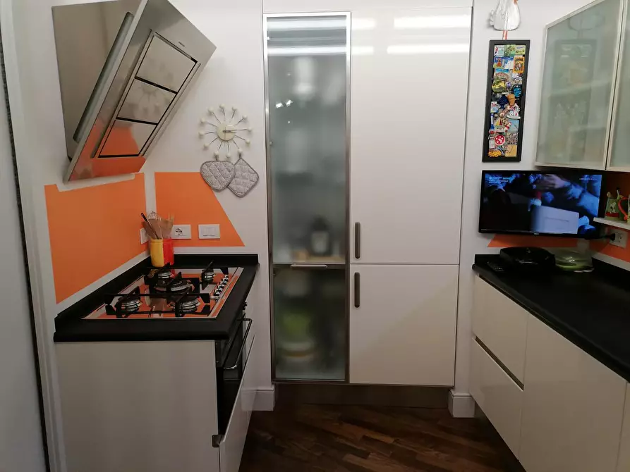 Immagine 7 di Appartamento in vendita  a Carrara