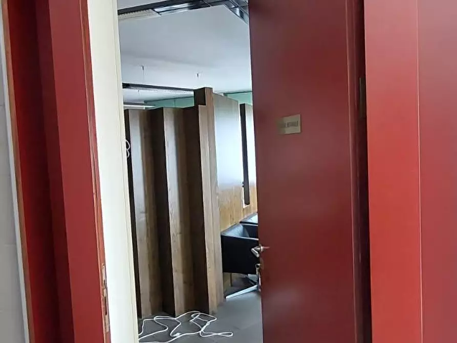 Immagine 14 di Ufficio in vendita  a Vinci