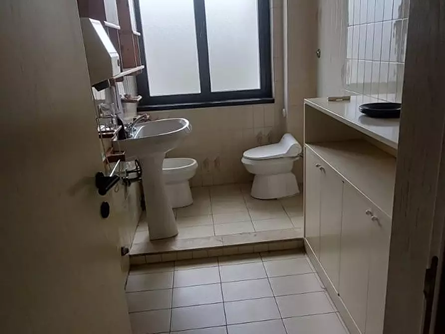 Immagine 18 di Ufficio in vendita  a Vinci