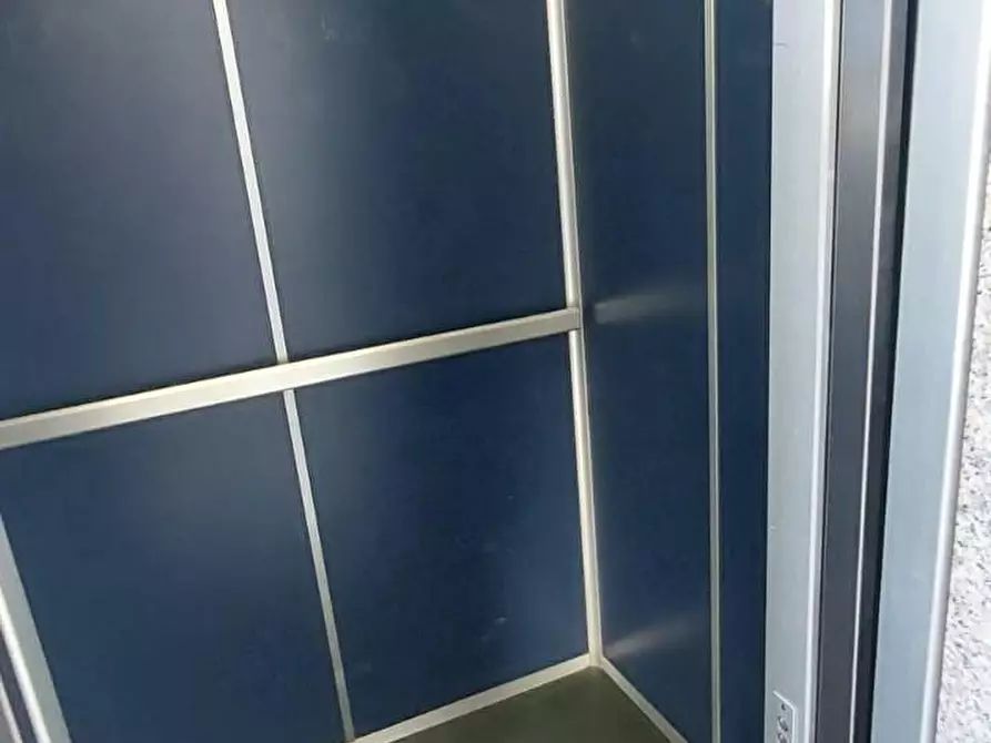 Immagine 23 di Ufficio in vendita  a Vinci