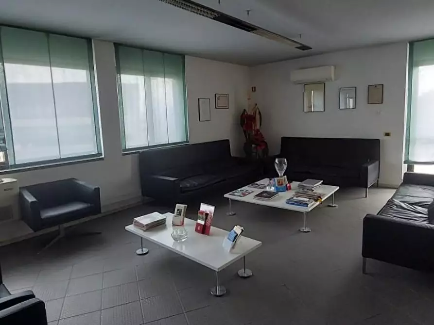 Immagine 8 di Ufficio in vendita  a Vinci