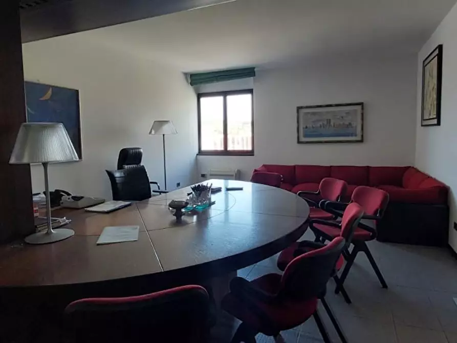 Immagine 10 di Ufficio in vendita  a Vinci