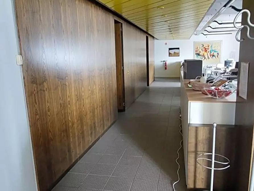 Immagine 17 di Ufficio in vendita  a Vinci