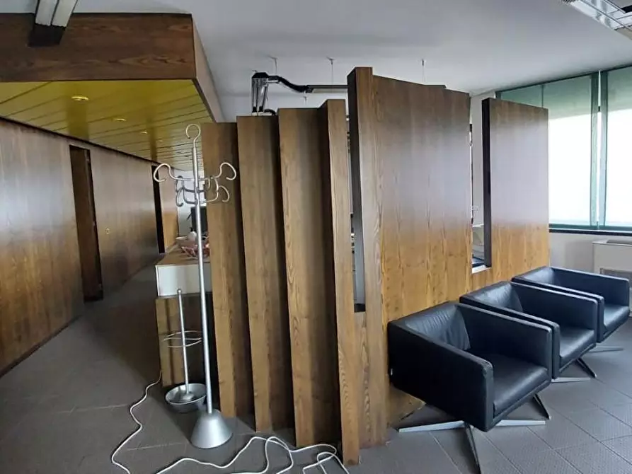 Immagine 16 di Ufficio in vendita  a Vinci