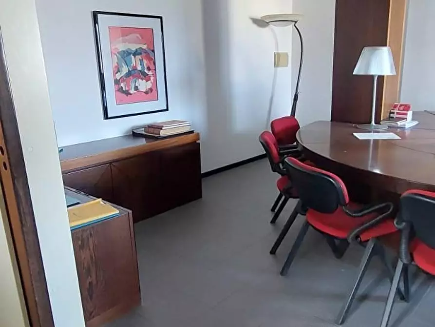 Immagine 11 di Ufficio in vendita  a Vinci
