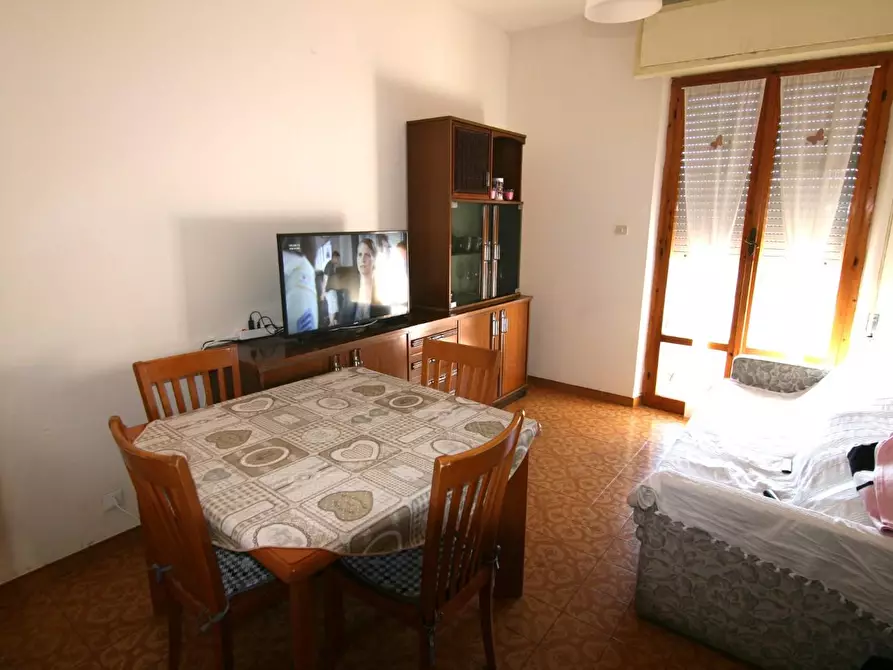 Immagine 2 di Appartamento in vendita  a Carrara