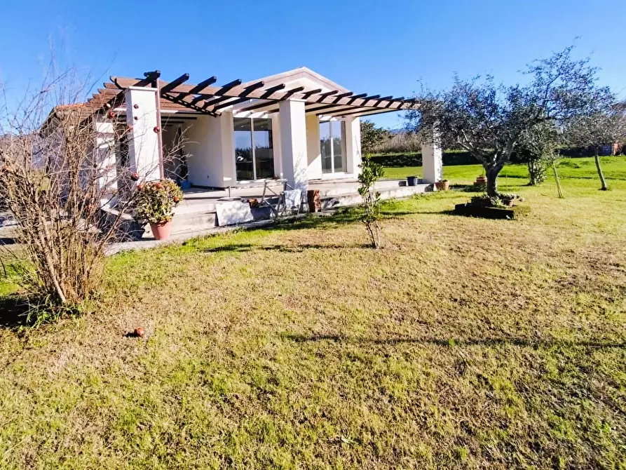 Immagine 4 di Villa in vendita  a Ameglia