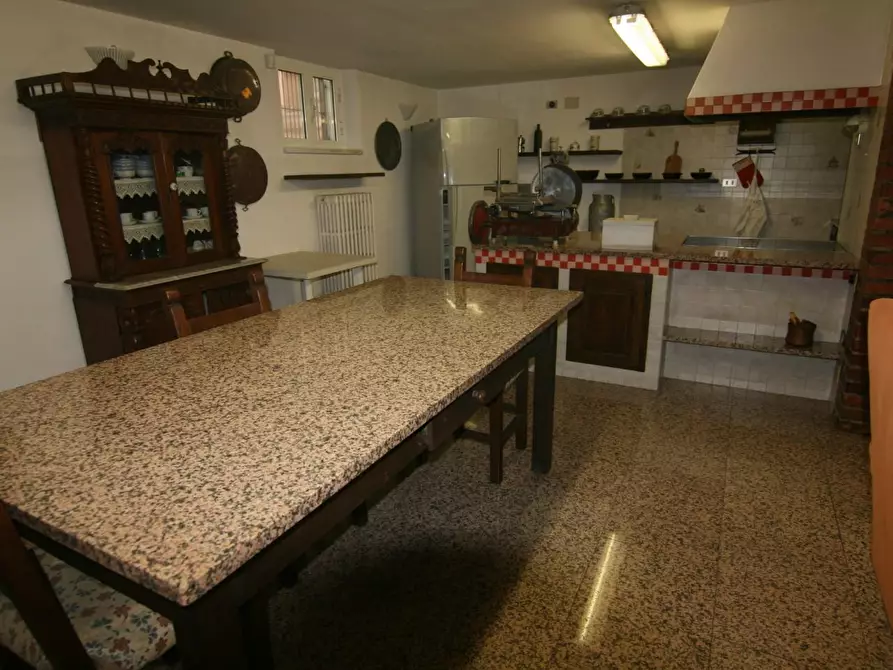 Immagine 15 di Villa in vendita  a Carrara