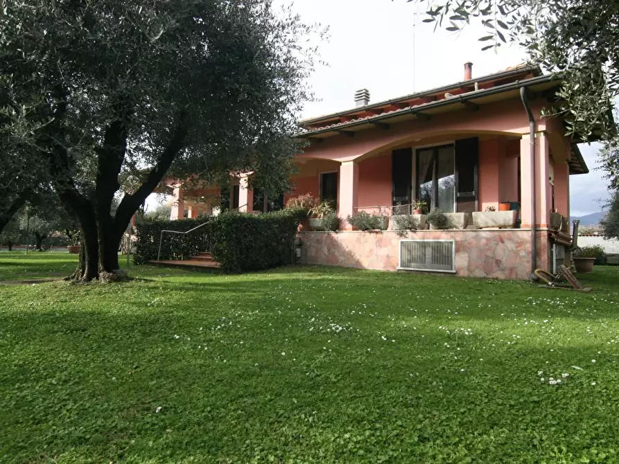 Immagine 24 di Villa in vendita  a Carrara