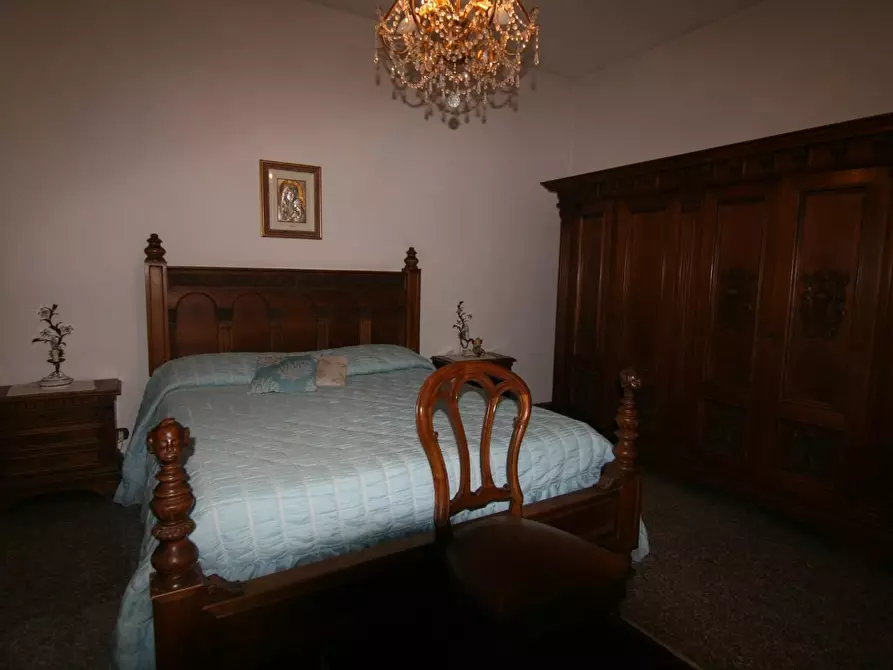 Immagine 9 di Villa in vendita  a Carrara