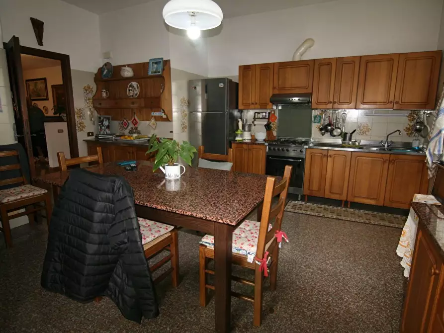 Immagine 6 di Villa in vendita  a Carrara