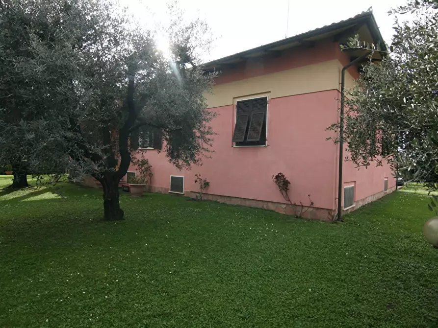 Immagine 25 di Villa in vendita  a Carrara