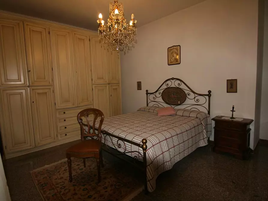 Immagine 12 di Villa in vendita  a Carrara