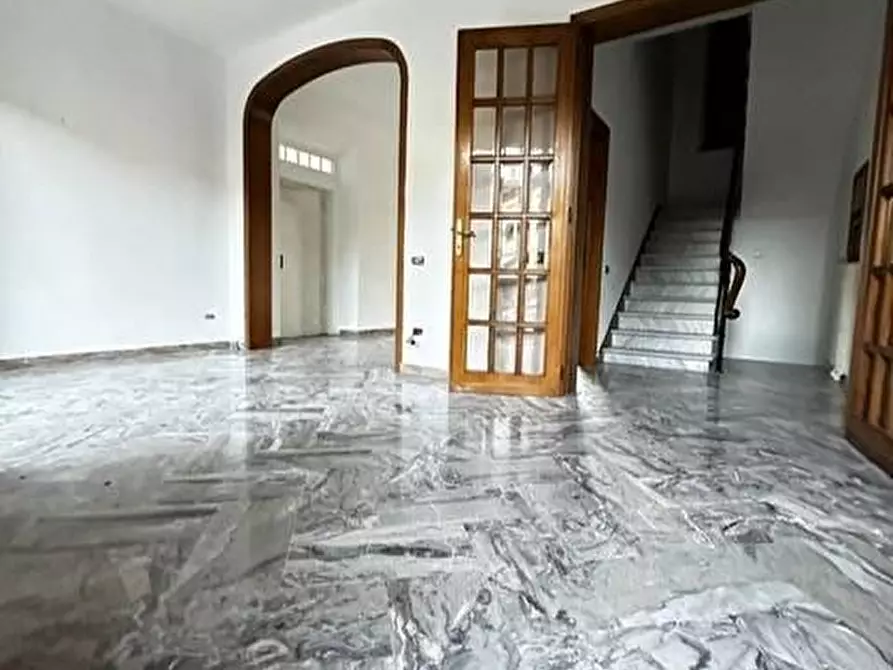 Immagine 1 di Villa in vendita  a Pisa