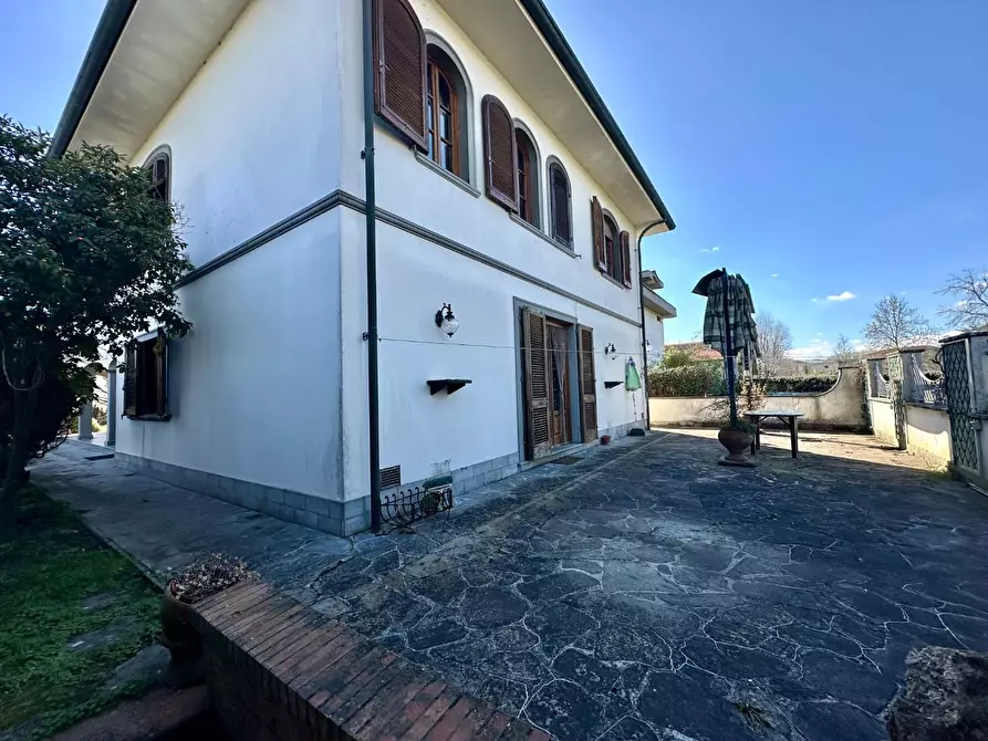 Immagine 50 di Villa in vendita  a Lucca