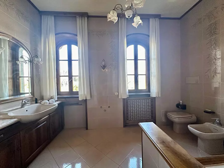 Immagine 41 di Villa in vendita  a Lucca