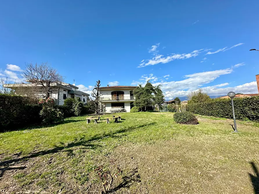 Immagine 54 di Villa in vendita  a Lucca