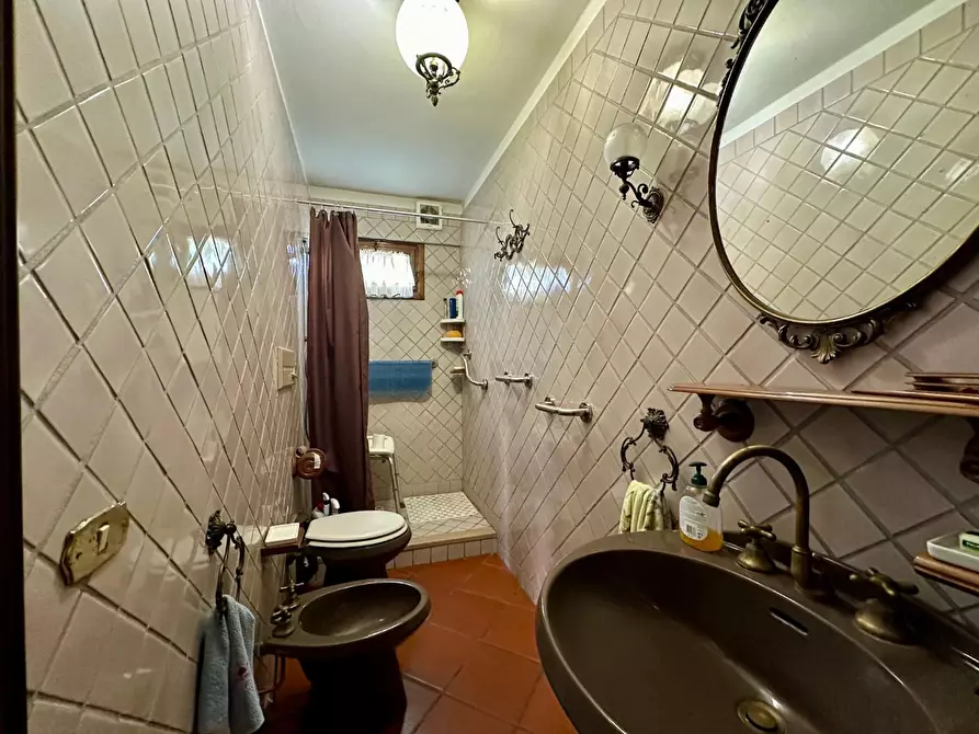 Immagine 32 di Villa in vendita  a Lucca