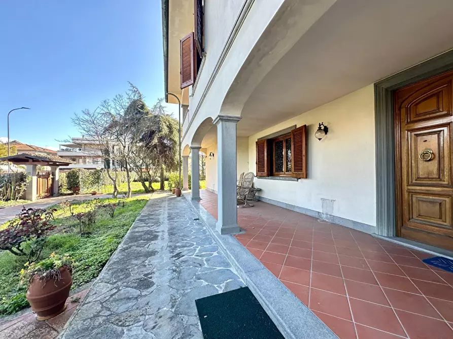 Immagine 49 di Villa in vendita  a Lucca