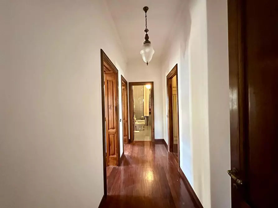 Immagine 37 di Villa in vendita  a Lucca