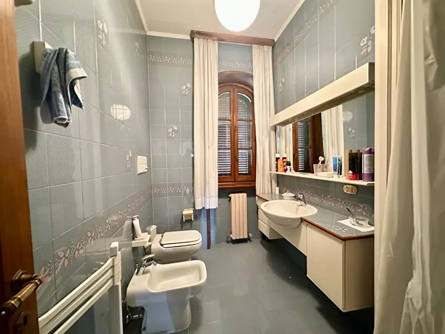 Immagine 38 di Villa in vendita  a Lucca