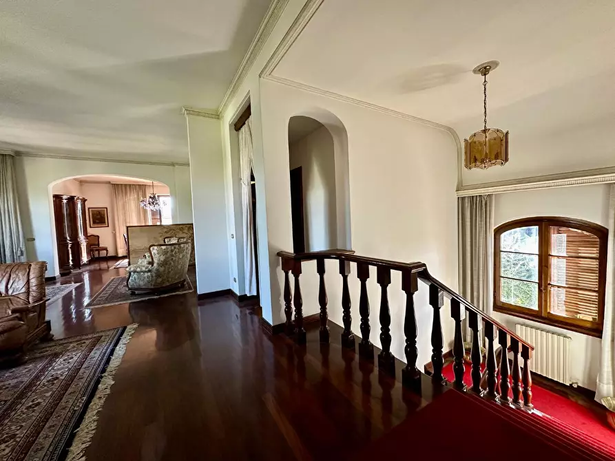 Immagine 21 di Villa in vendita  a Lucca