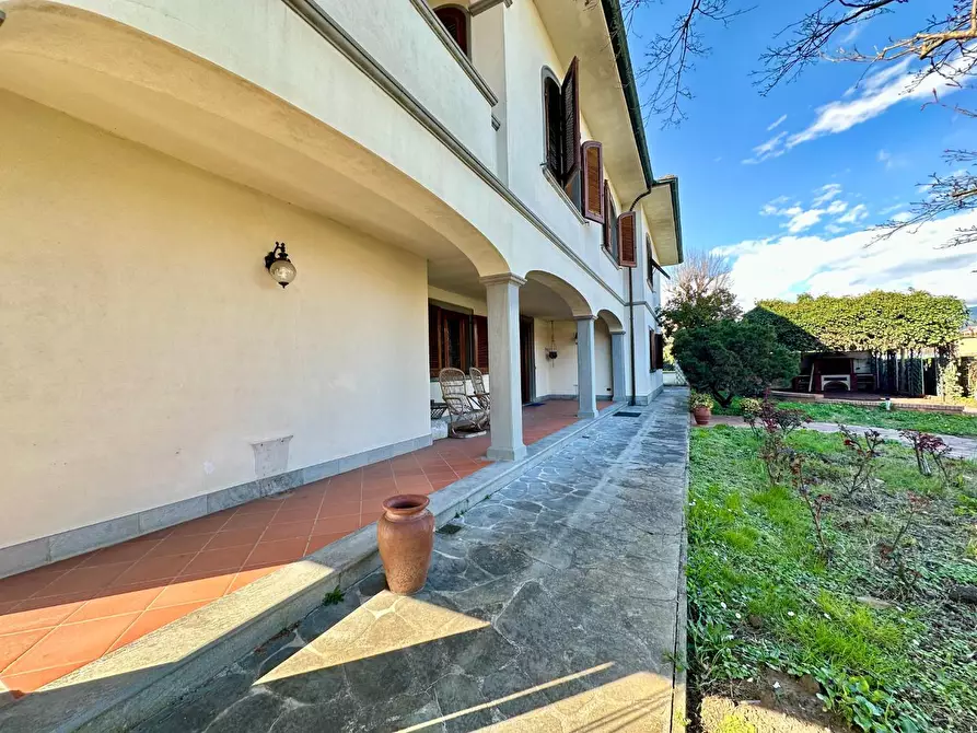 Immagine 55 di Villa in vendita  a Lucca