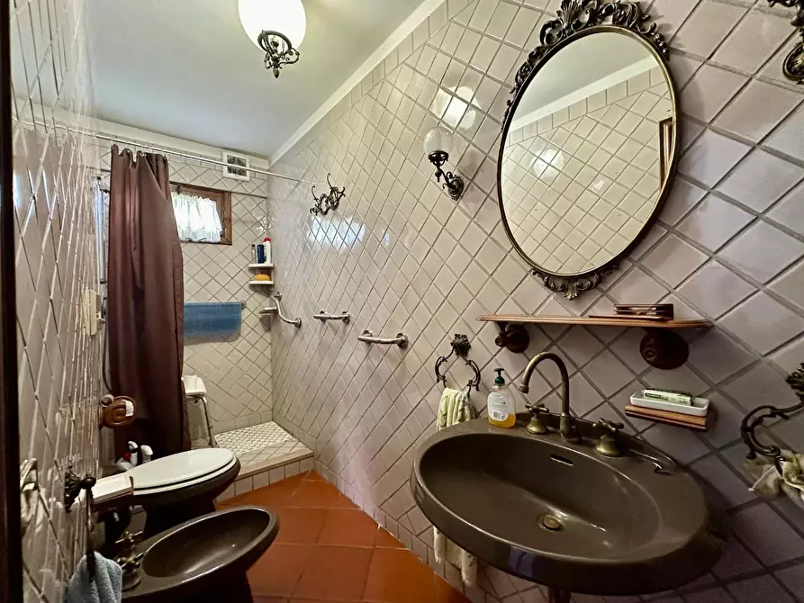 Immagine 33 di Villa in vendita  a Lucca