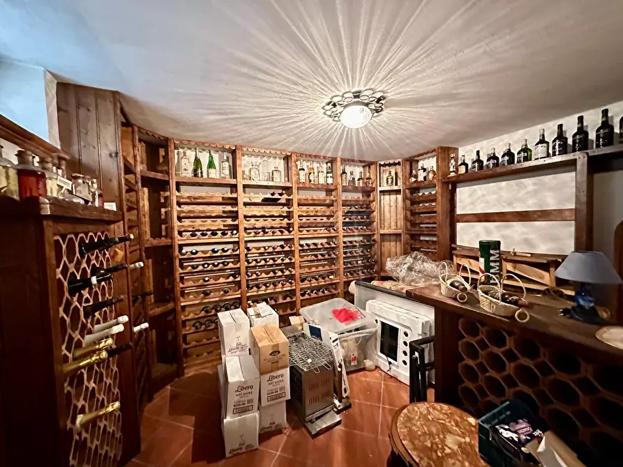 Immagine 43 di Villa in vendita  a Lucca