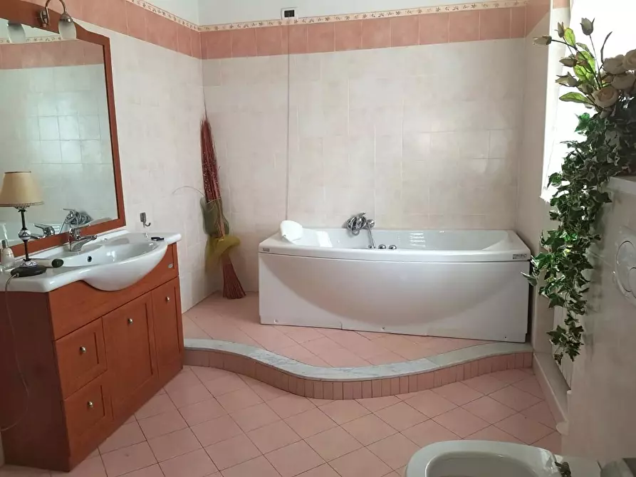 Immagine 14 di Villa in vendita  a Montignoso