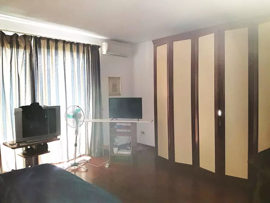 Immagine 9 di Villa in vendita  a Montignoso