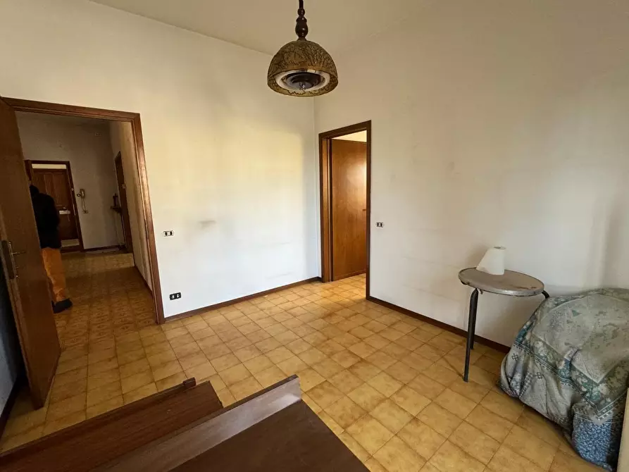 Immagine 21 di Appartamento in vendita  a Lucca