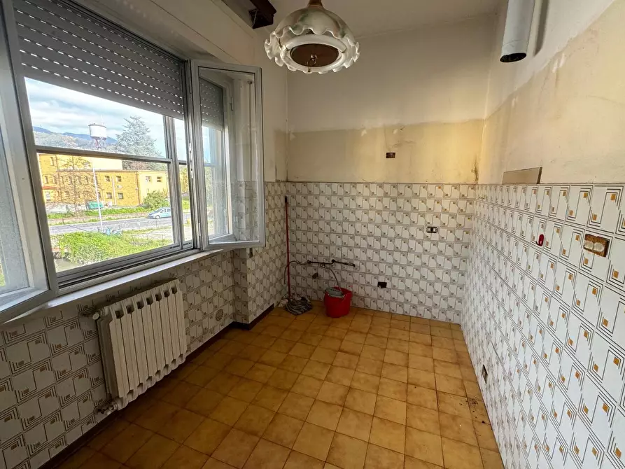 Immagine 4 di Appartamento in vendita  a Lucca