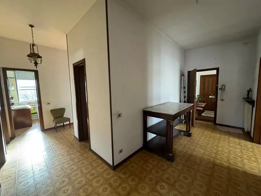 Immagine 12 di Appartamento in vendita  a Lucca