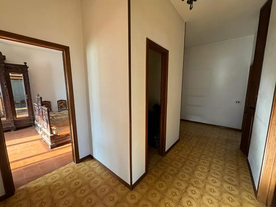 Immagine 13 di Appartamento in vendita  a Lucca