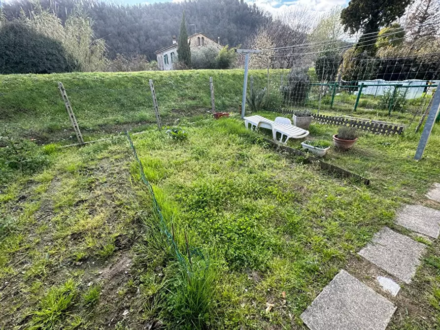 Immagine 16 di Appartamento in vendita  a Lucca