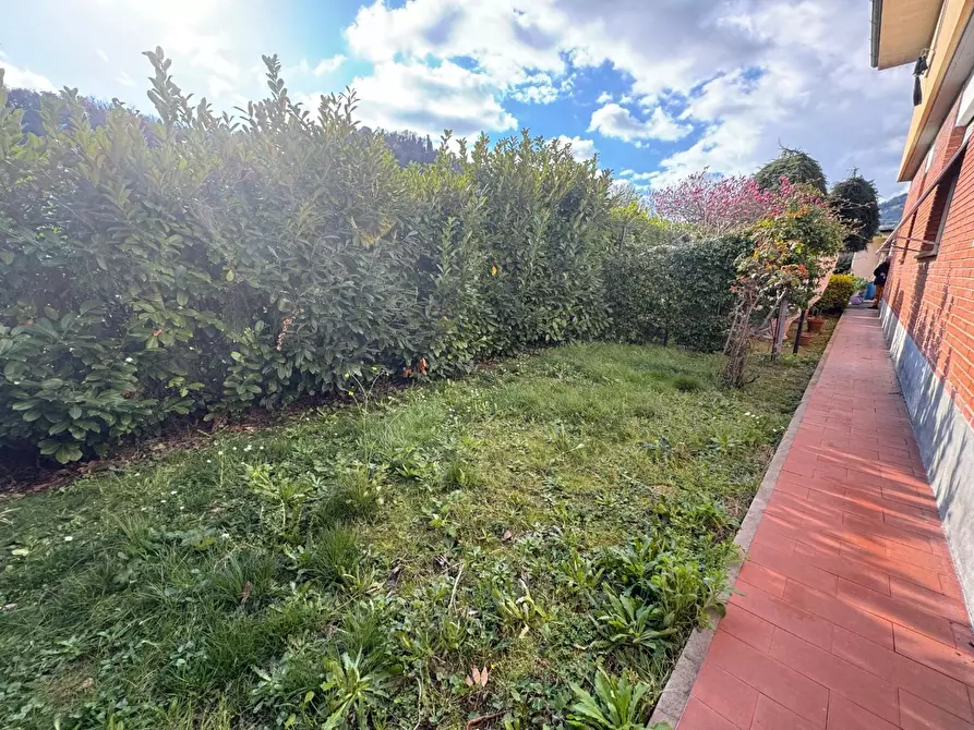 Immagine 15 di Appartamento in vendita  a Lucca