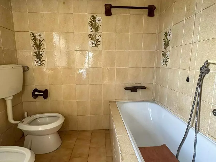 Immagine 9 di Appartamento in vendita  a Lucca