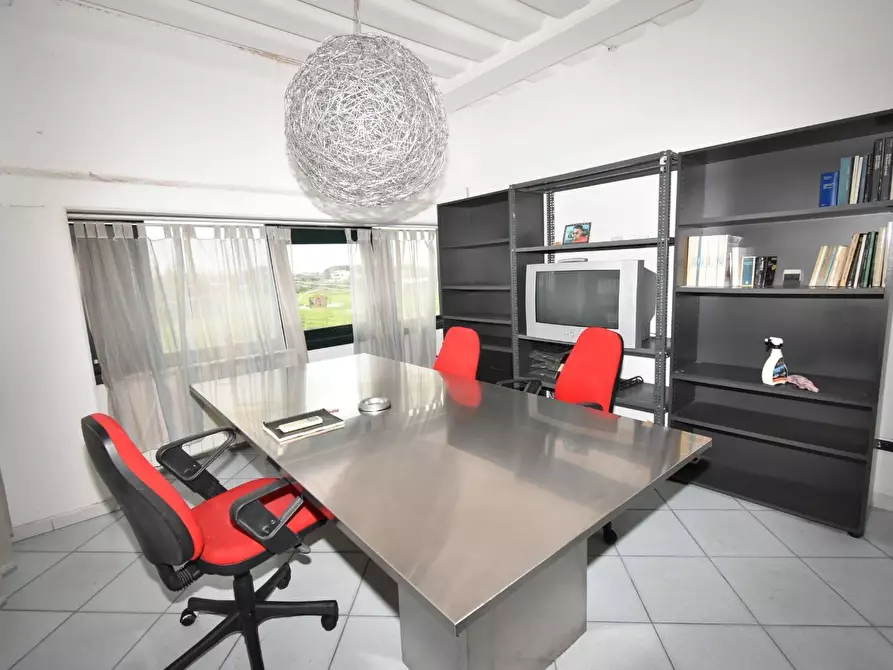 Immagine 2 di Ufficio in vendita  a San Giuliano Terme