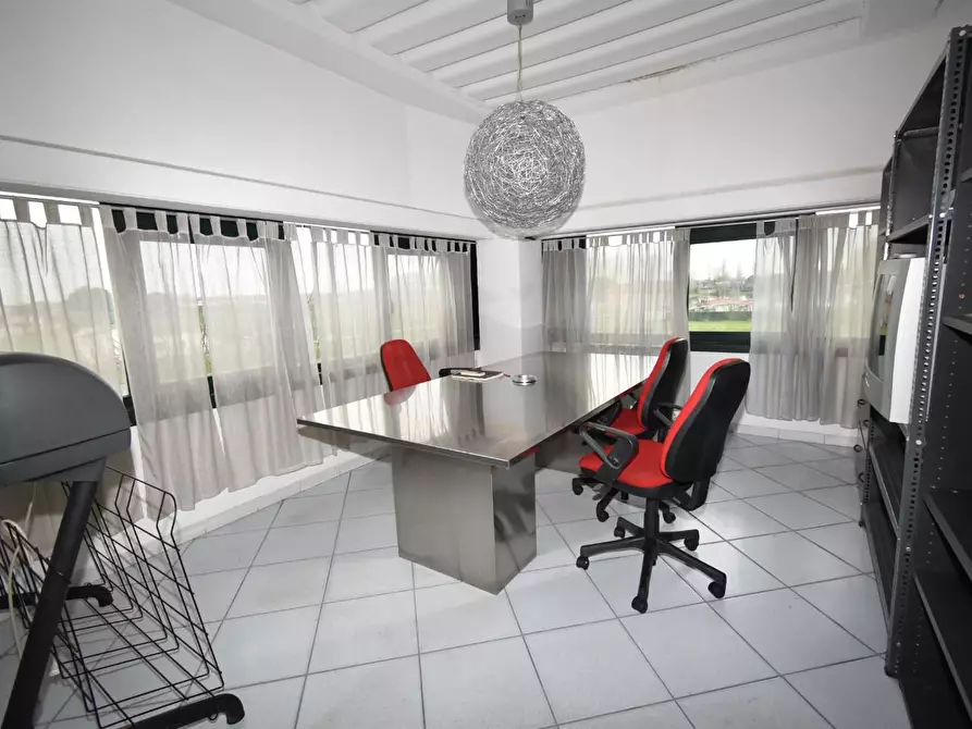 Immagine 3 di Ufficio in vendita  a San Giuliano Terme