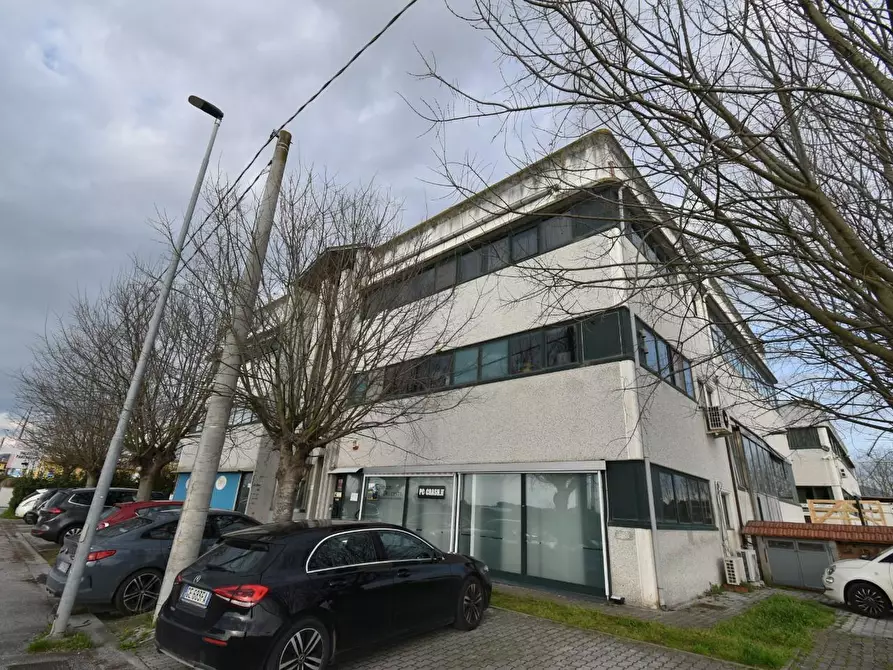 Immagine 31 di Ufficio in vendita  a San Giuliano Terme