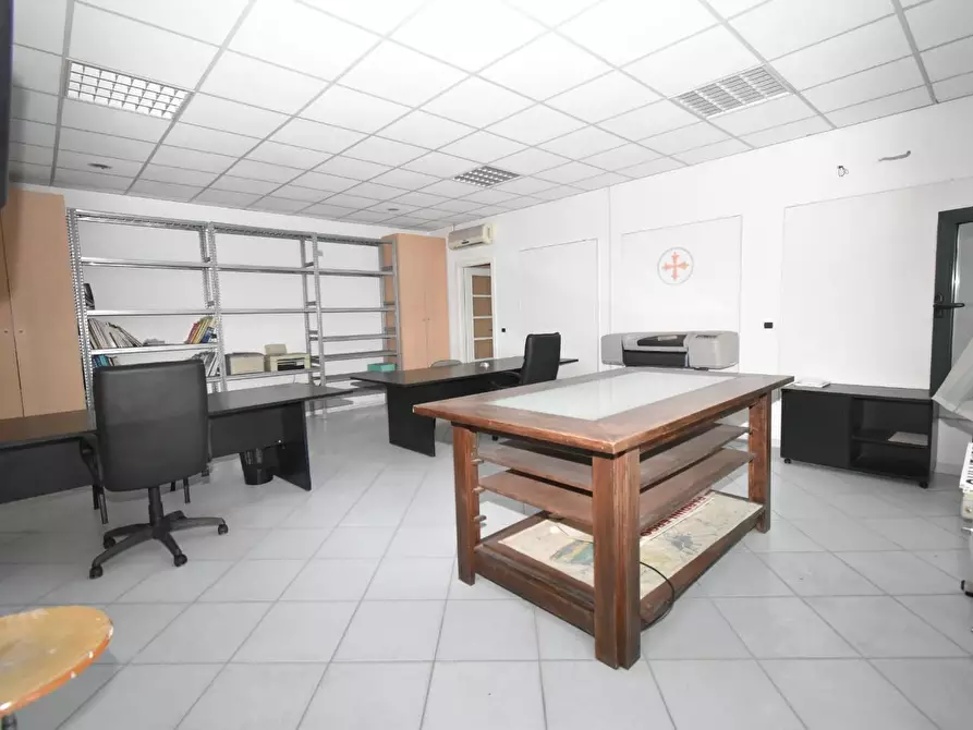 Immagine 15 di Ufficio in vendita  a San Giuliano Terme
