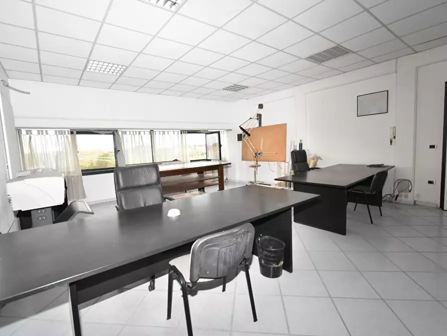 Immagine 12 di Ufficio in vendita  a San Giuliano Terme