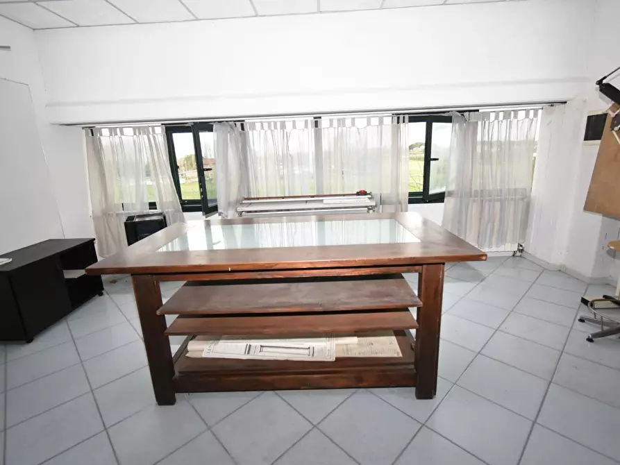 Immagine 18 di Ufficio in vendita  a San Giuliano Terme