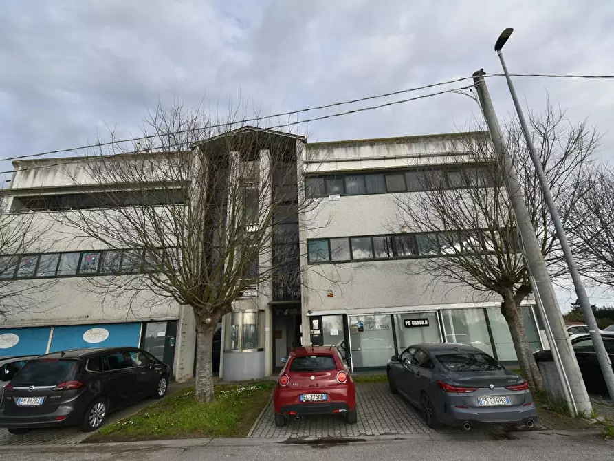 Immagine 37 di Ufficio in vendita  a San Giuliano Terme