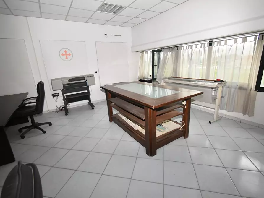 Immagine 17 di Ufficio in vendita  a San Giuliano Terme