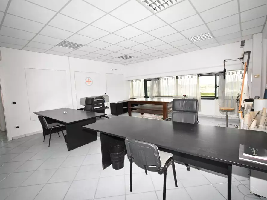 Immagine 9 di Ufficio in vendita  a San Giuliano Terme