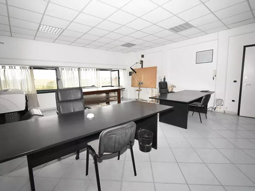 Immagine 13 di Ufficio in vendita  a San Giuliano Terme