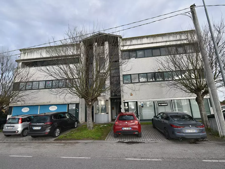 Immagine 39 di Ufficio in vendita  a San Giuliano Terme